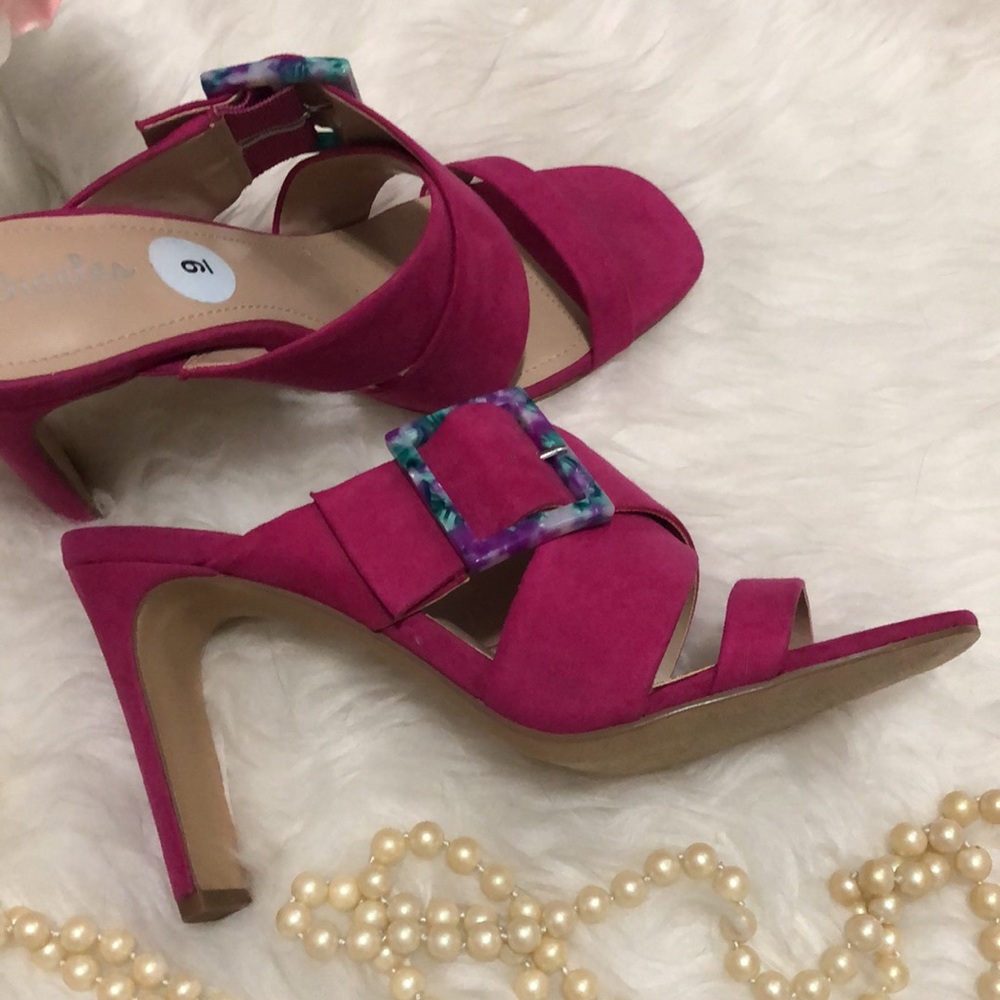 CHARLES DAVID • Gorgeous Pink Open Toe Pumps with Colorful Buckle Detail Accent - Picture 3 of 13